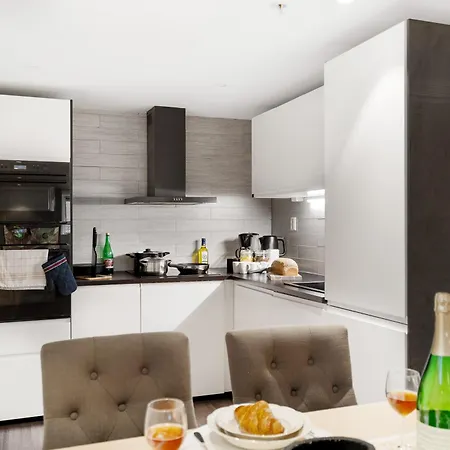 Solsiden Modern Stay: King Beds, Private Entry Trondheim Exterior photo