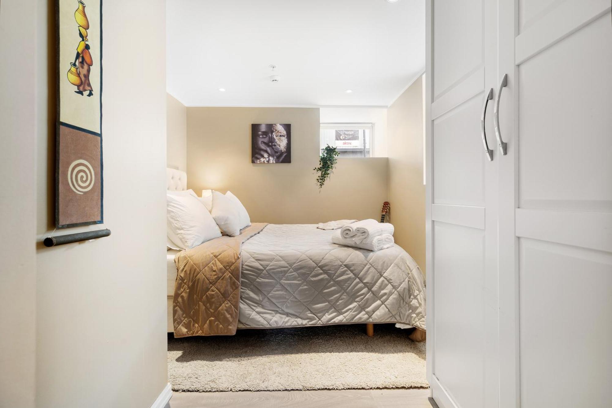 Apartment Solsiden Modern Stay: King Beds, Private Entry