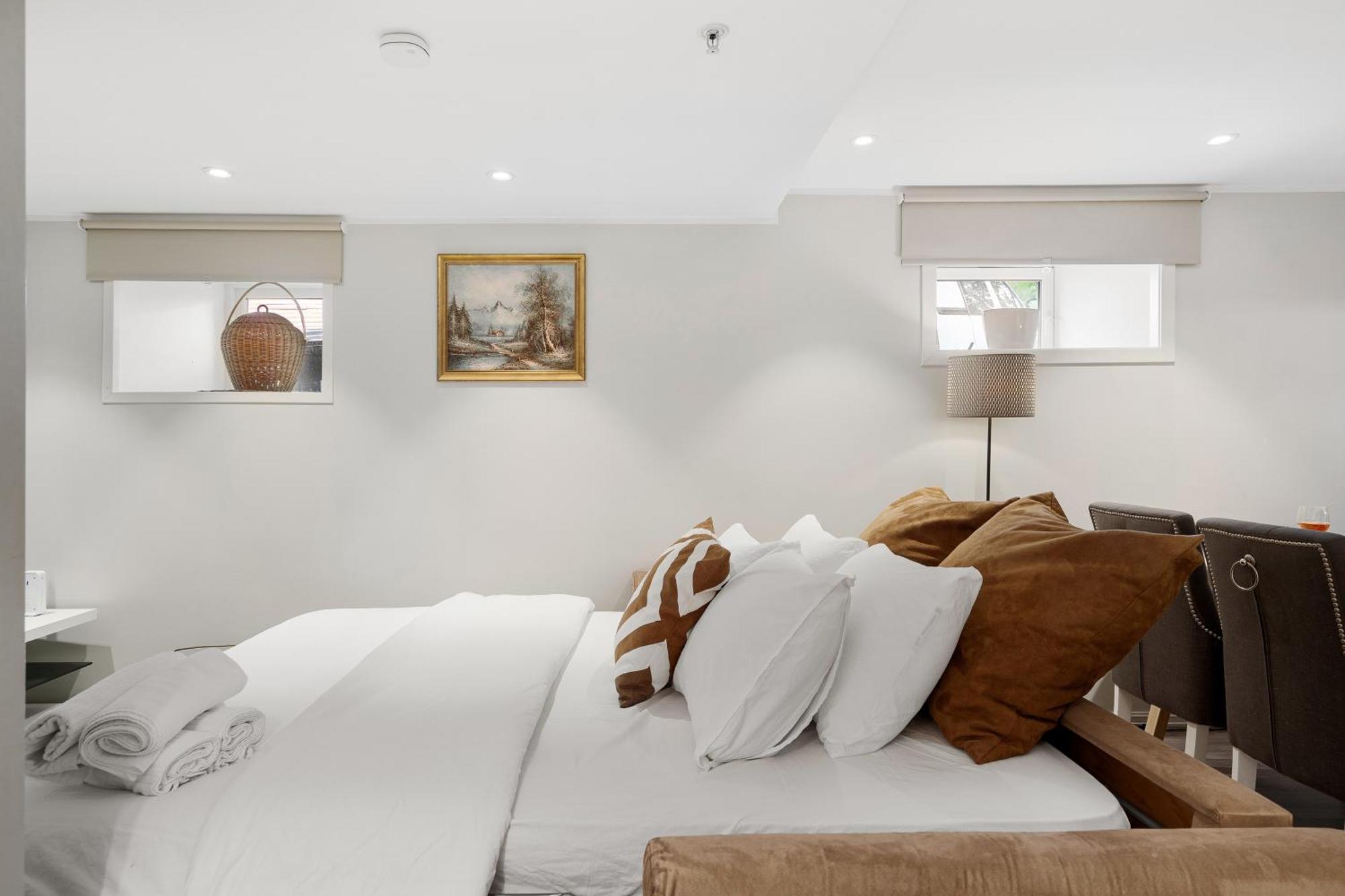Solsiden Modern Stay: King Beds, Private Entry *