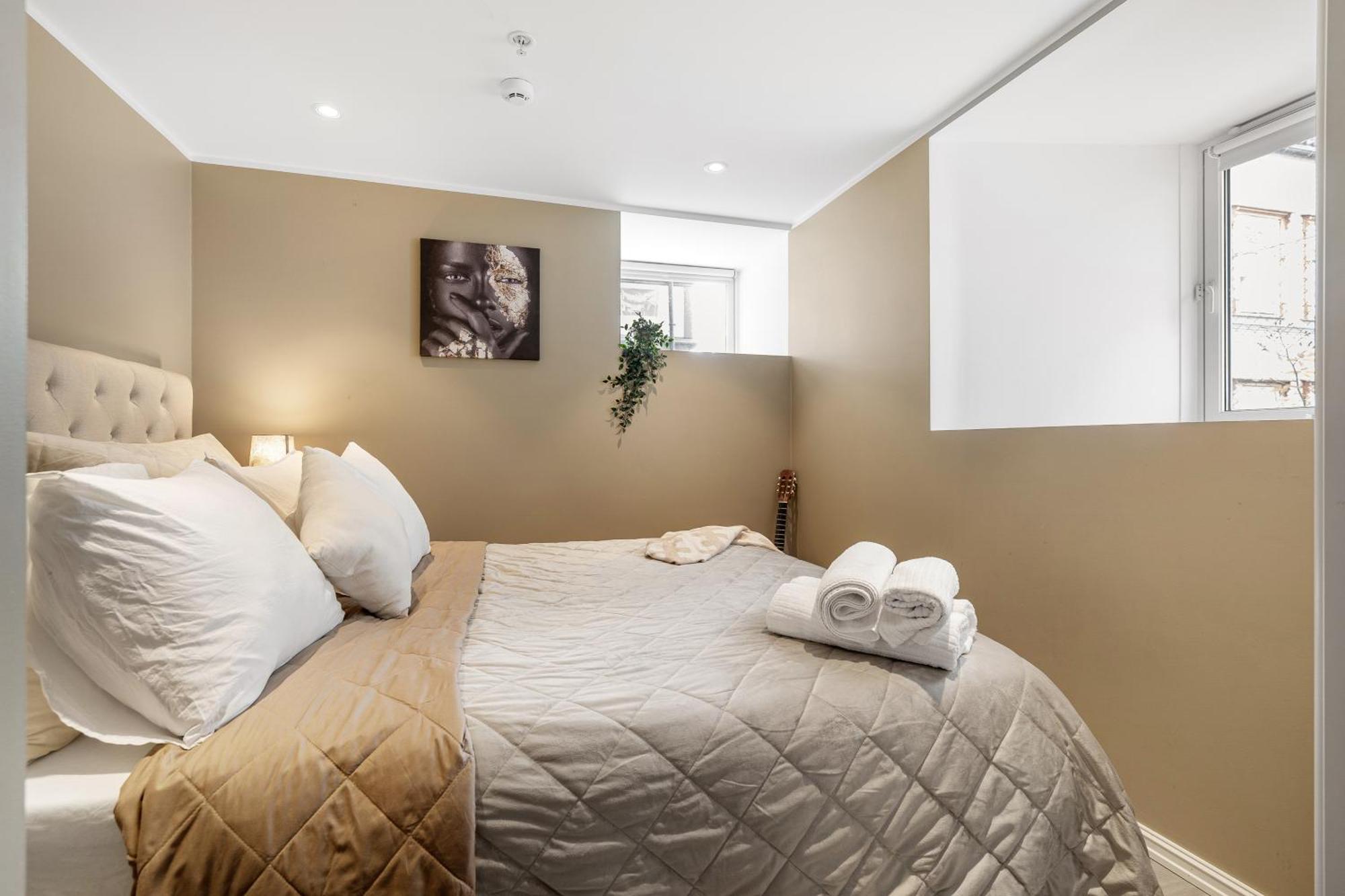 Apartment Solsiden Modern Stay: King Beds, Private Entry