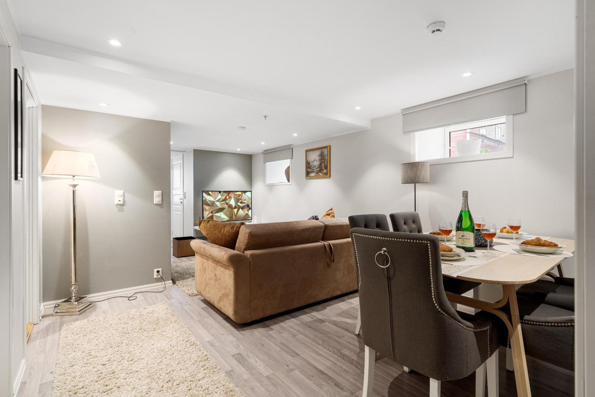 Apartment Solsiden Modern Stay: King Beds, Private Entry *